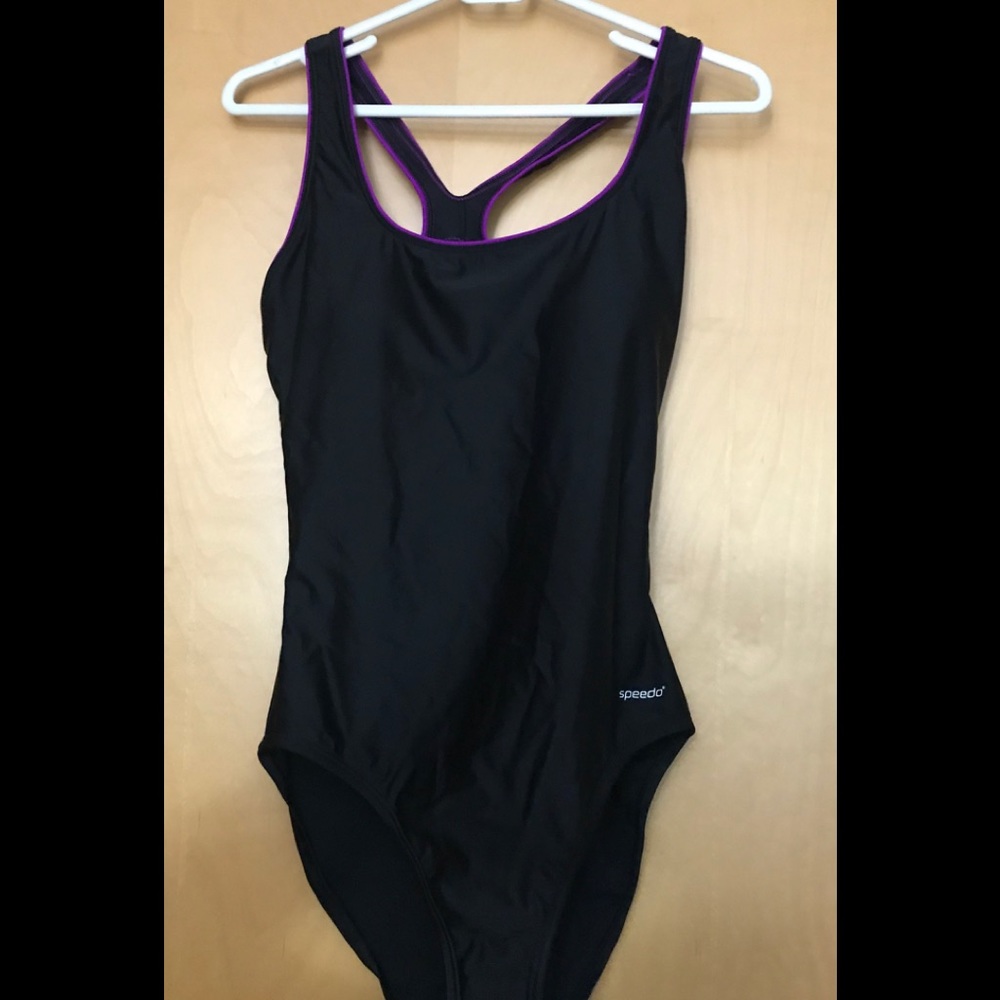 Like new Speedo women’s size 12 swimsuit.